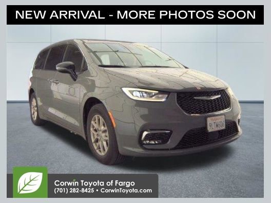 Used 2025 Chrysler Pacifica Select FWD image 1