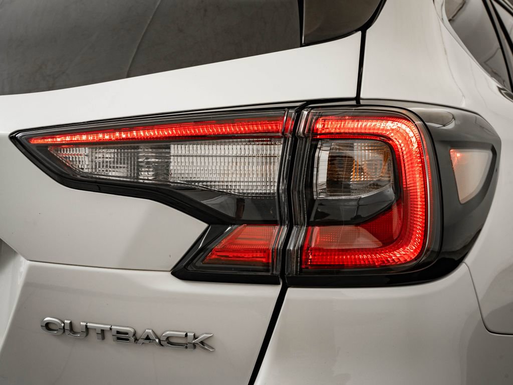Used 2023 Subaru Outback Premium AWD/4WD image 9