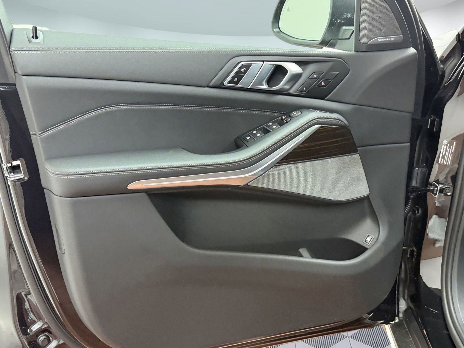 Used 2025 BMW X5 xDrive50e w/ Premium Package image 12