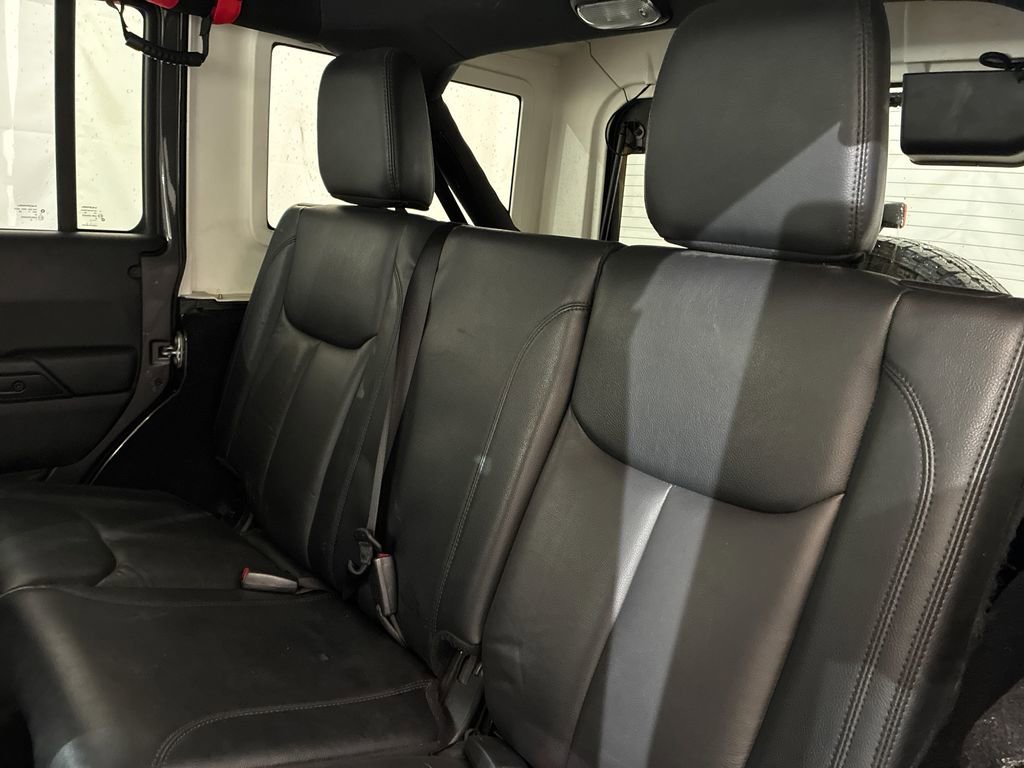 Used 2017 Jeep Wrangler Unlimited Sahara AWD/4WD image 9