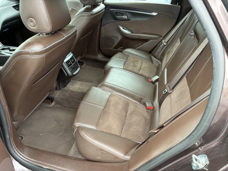 Used 2015 Chevrolet Impala LT w/ Convenience Package image 16