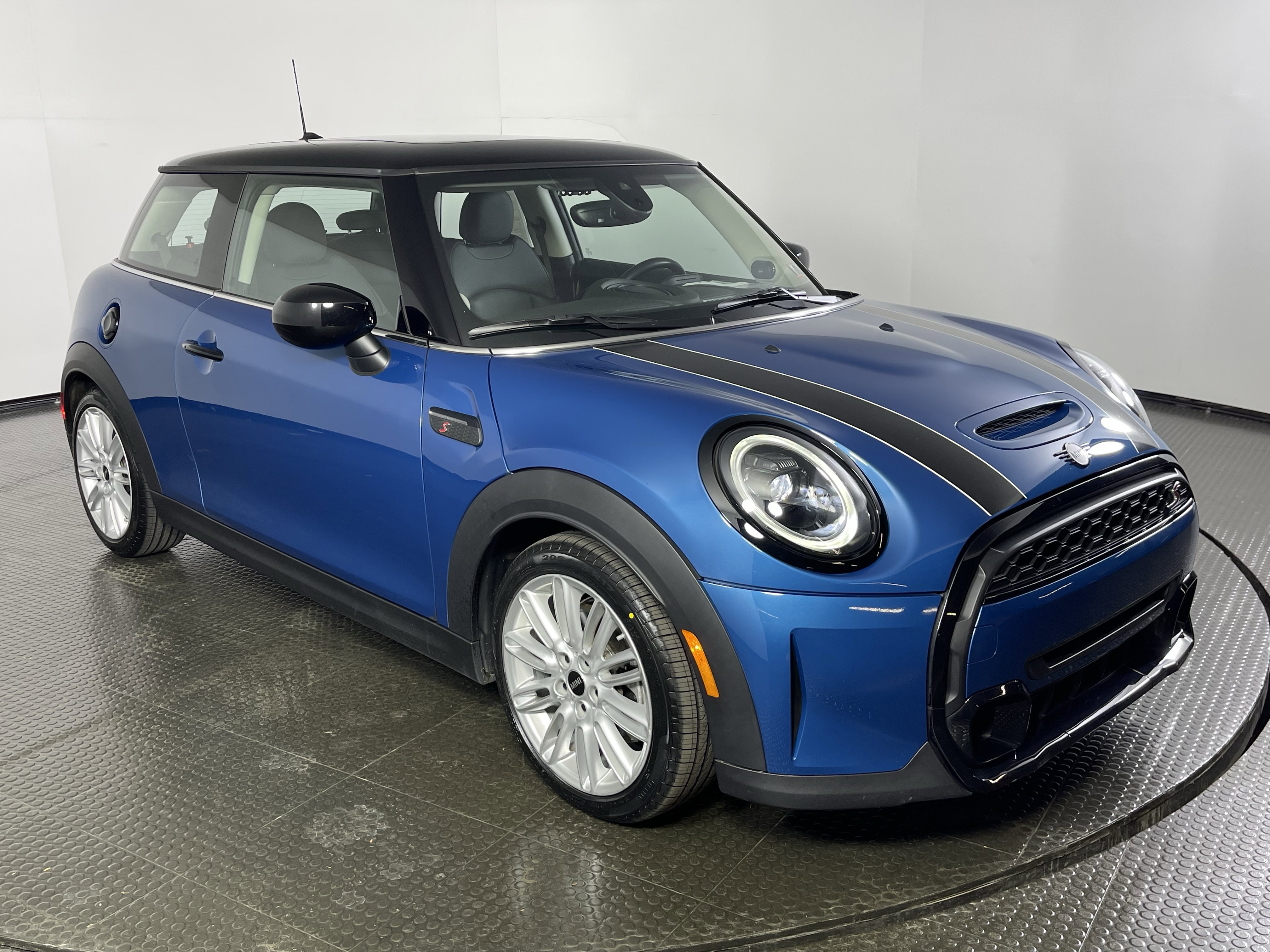 Used 2024 MINI Cooper S FWD image 3