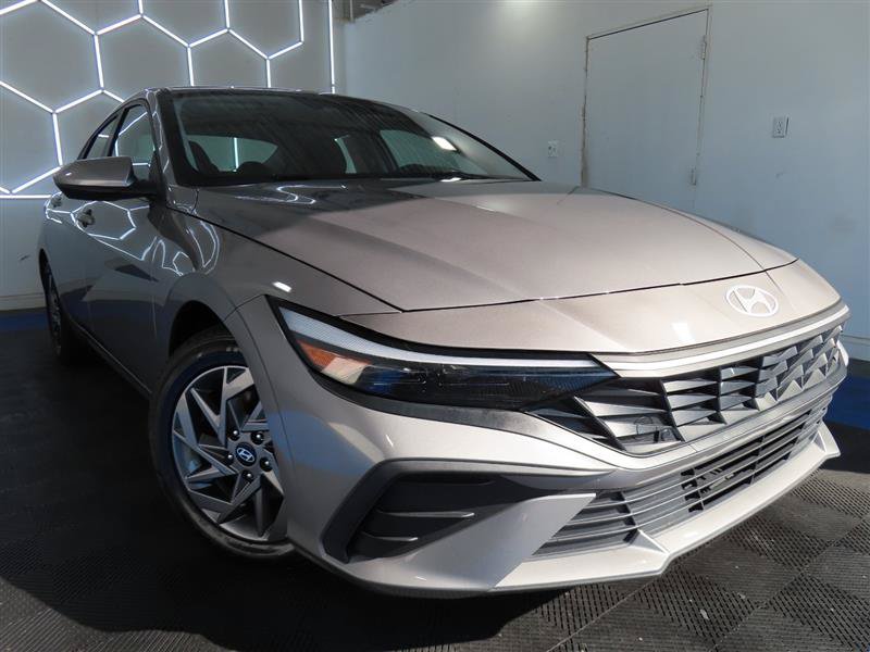 Used 2024 Hyundai Elantra SEL FWD image 2