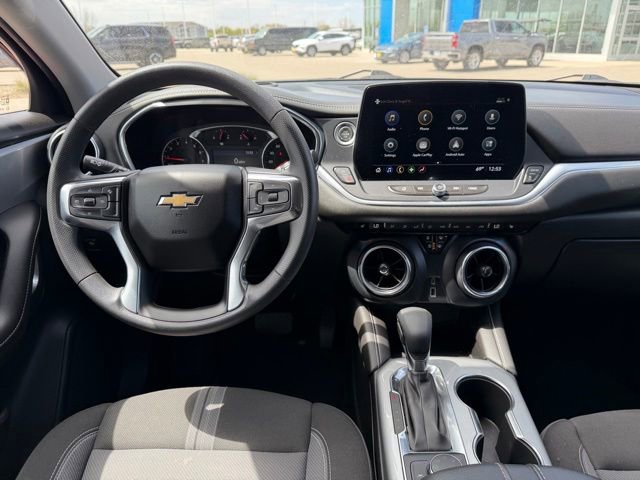 Used 2025 Chevrolet Blazer LT AWD/4WD image 28