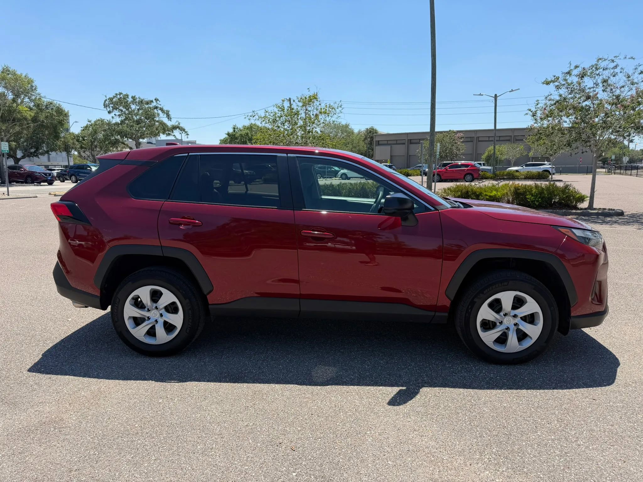 Used 2025 Toyota RAV4 LE AWD/4WD image 5