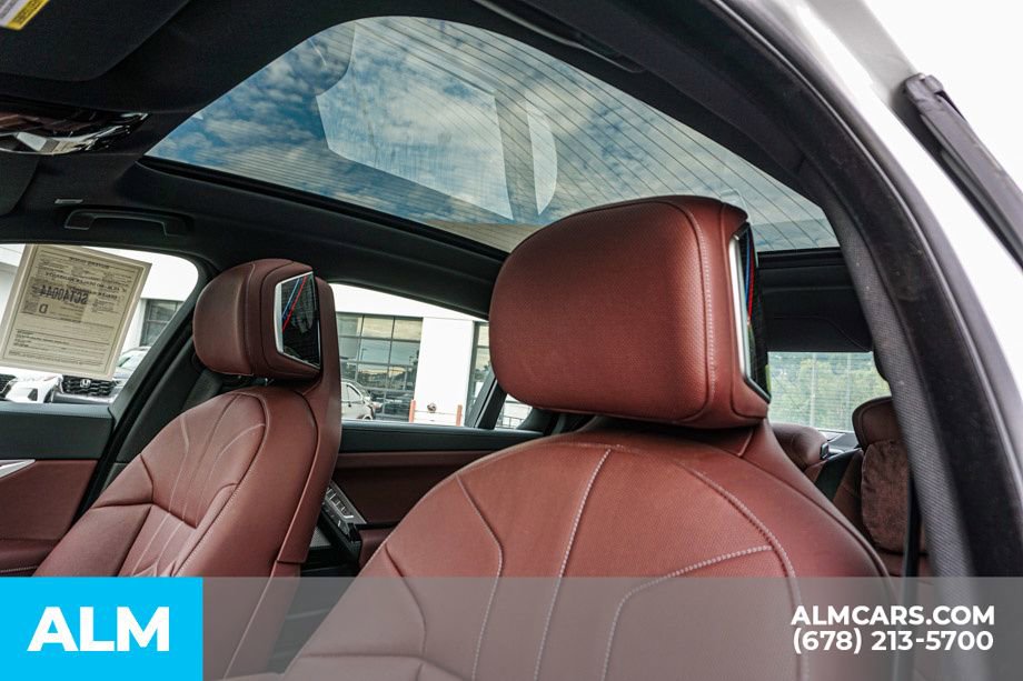 Used 2025 BMW i7 eDrive50 w/ M Sport Package image 19