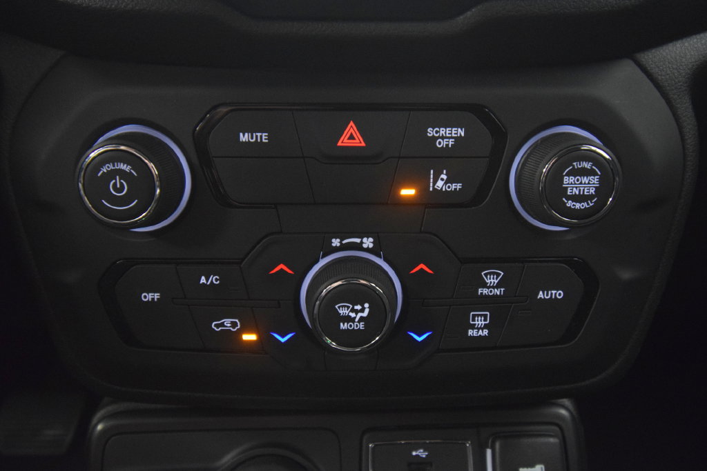 Used 2023 Jeep Renegade Latitude w/ Premium Group AWD/4WD image 27
