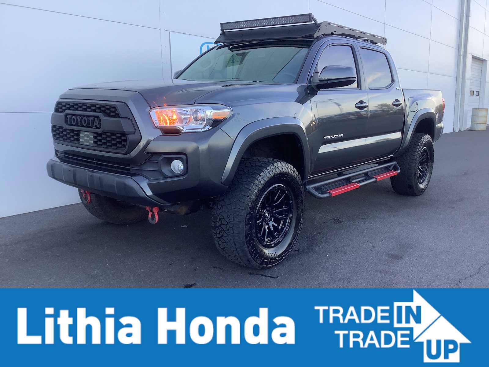 Used 2022 Toyota Tacoma SR5 AWD/4WD image 1