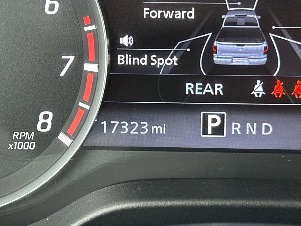 Used 2024 Nissan Titan SV image 20