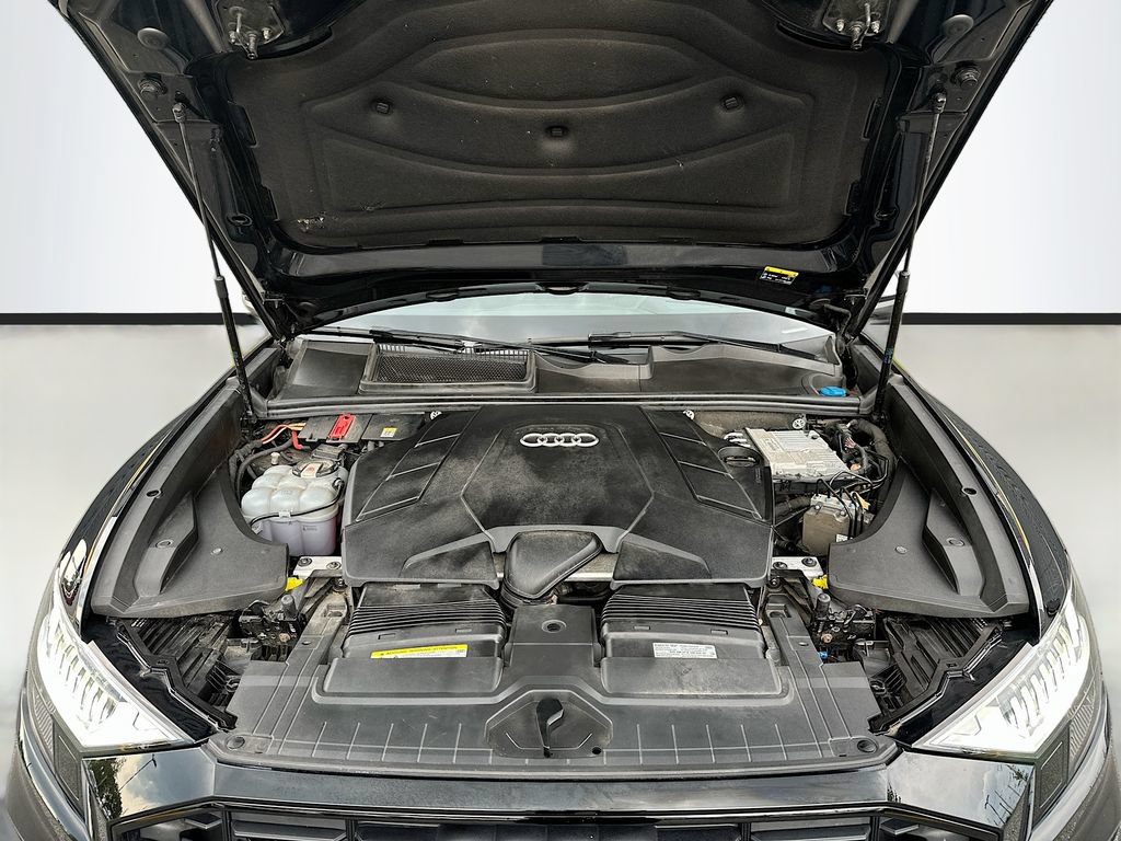 Used 2020 Audi Q8 Prestige AWD/4WD image 32