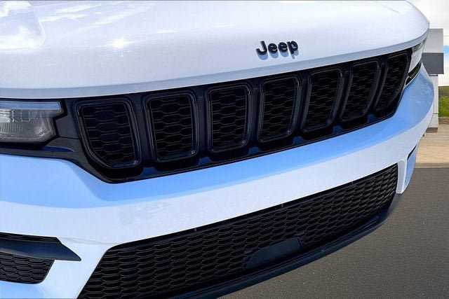 Used 2024 Jeep Grand Cherokee Altitude AWD/4WD image 28