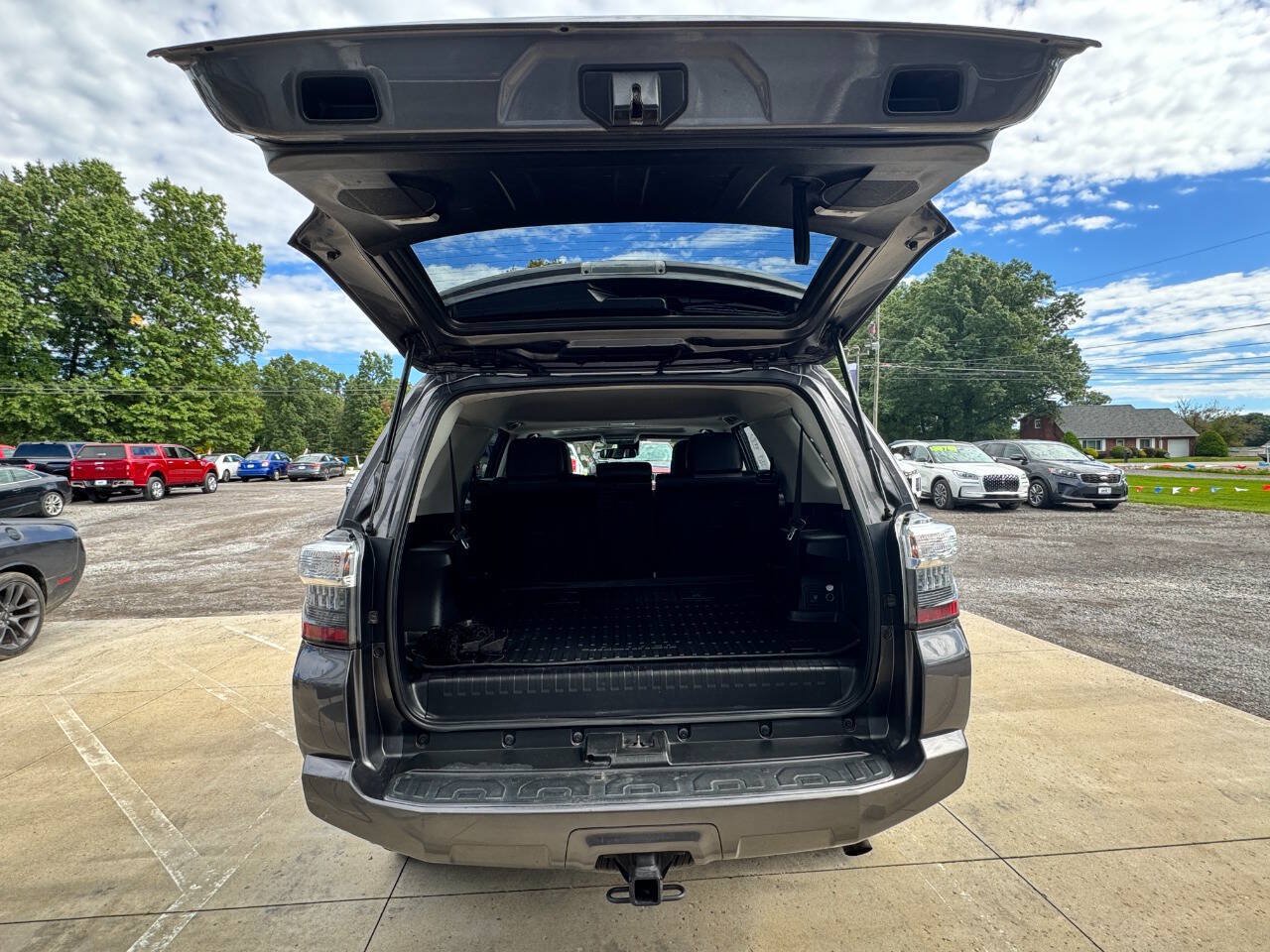 Used 2021 Toyota 4Runner SR5 Premium w/ Moonroof Package AWD/4WD image 18