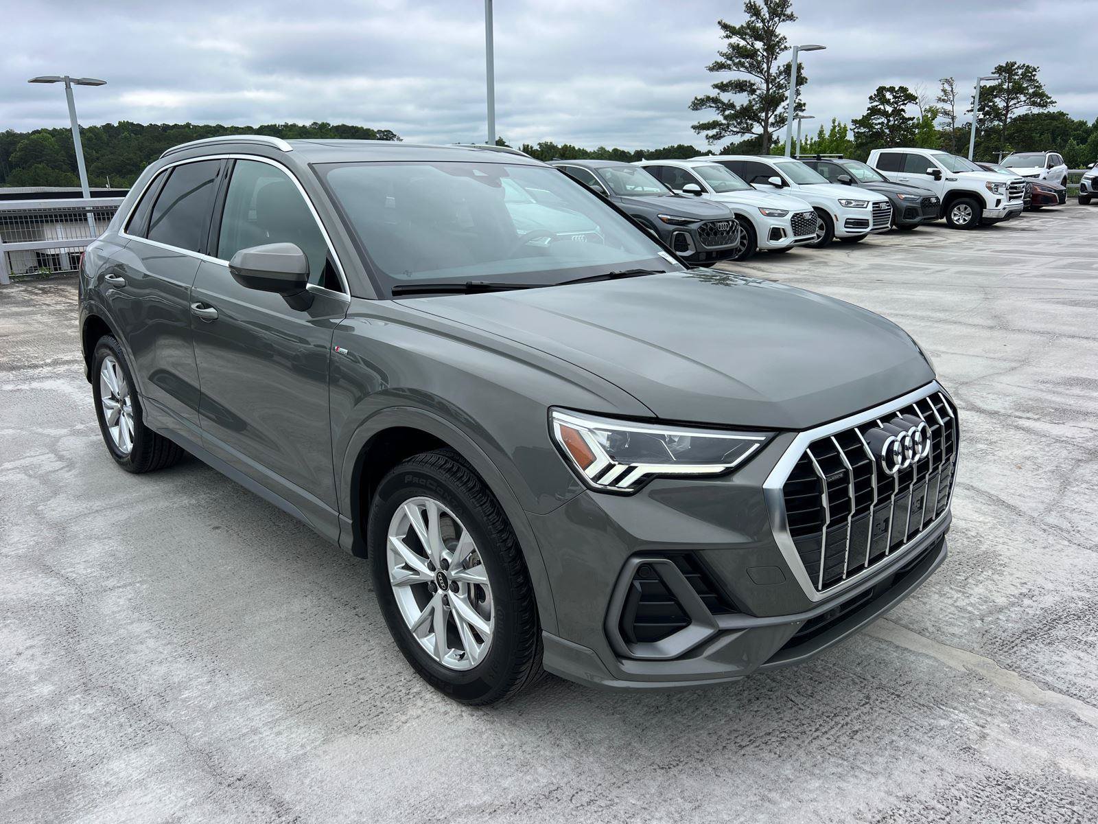 Certified 2025 Audi Q3 2.0T Premium Plus w/ Premium Plus Package AWD/4WD image 3