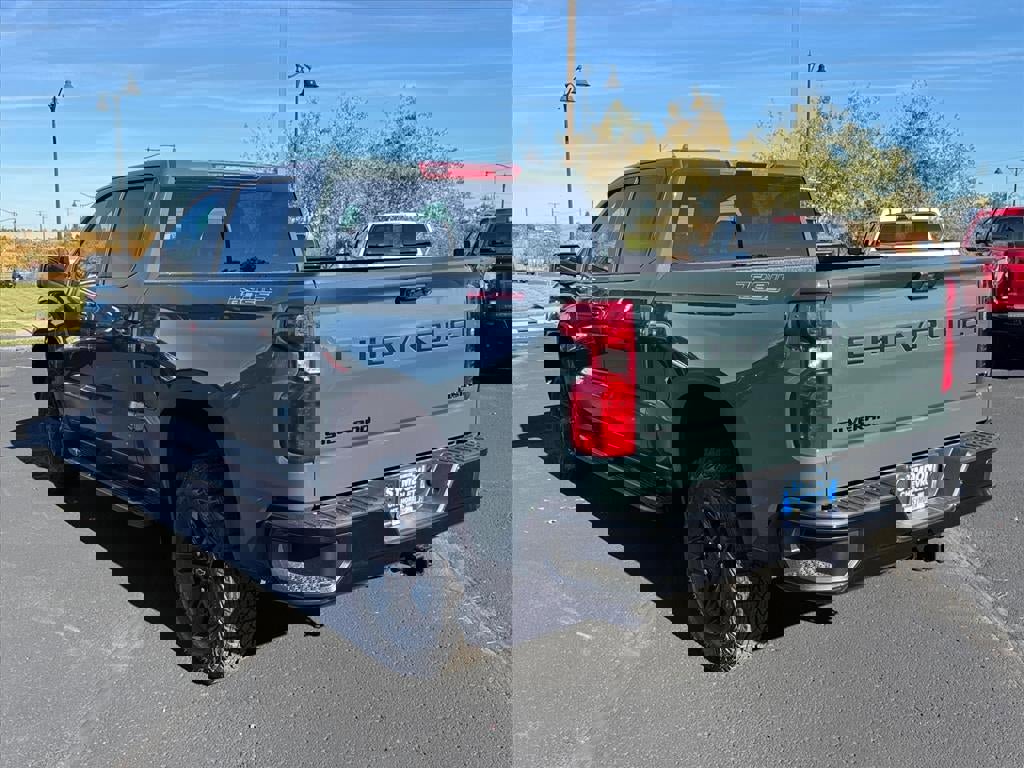 New 2026 Chevrolet Silverado 1500 Custom Trail Boss w/ LPO, Dark Essentials Package image 3