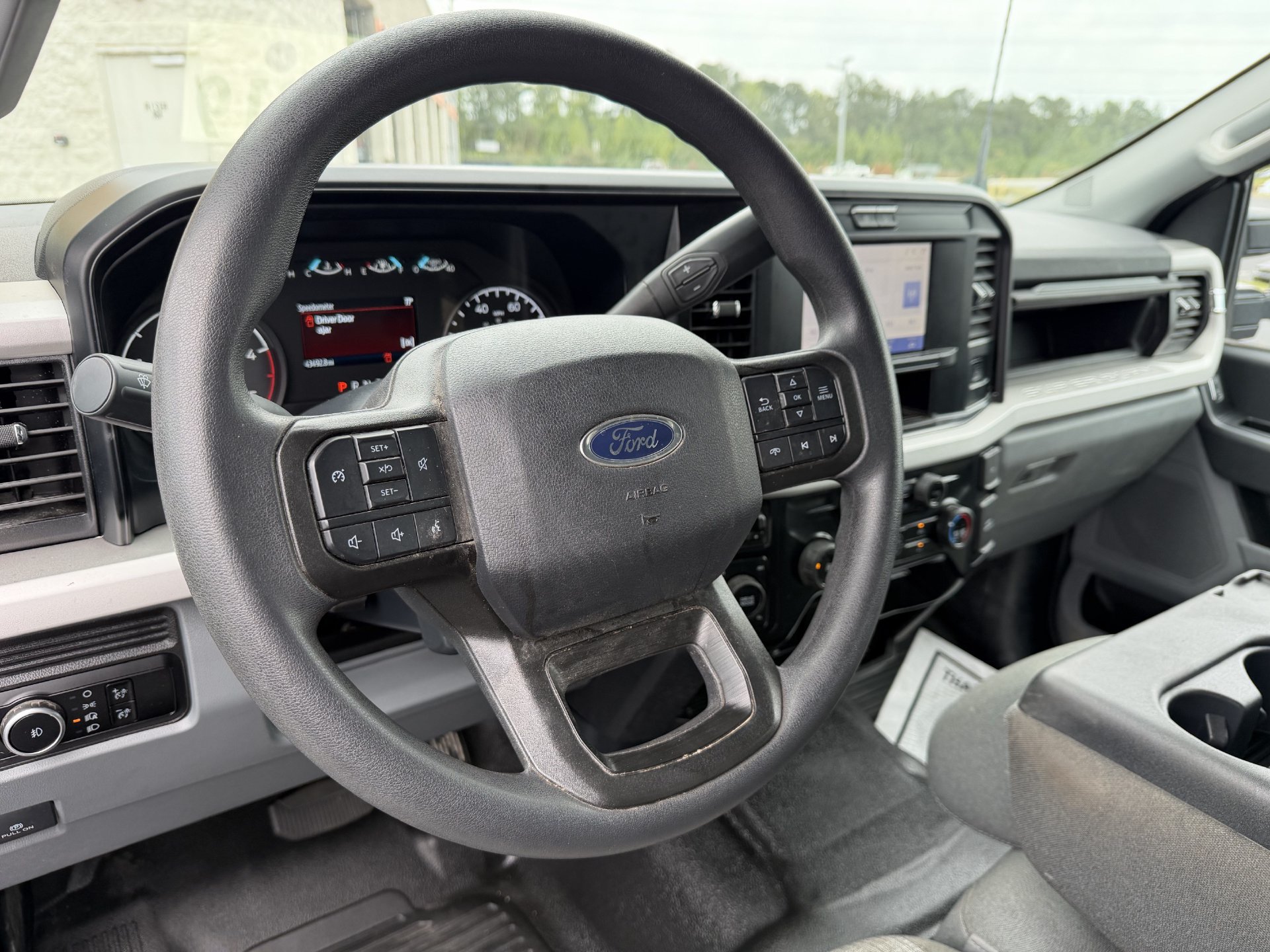 Used 2025 Ford F250 XLT w/ FX4 Off-Road Package AWD/4WD image 2