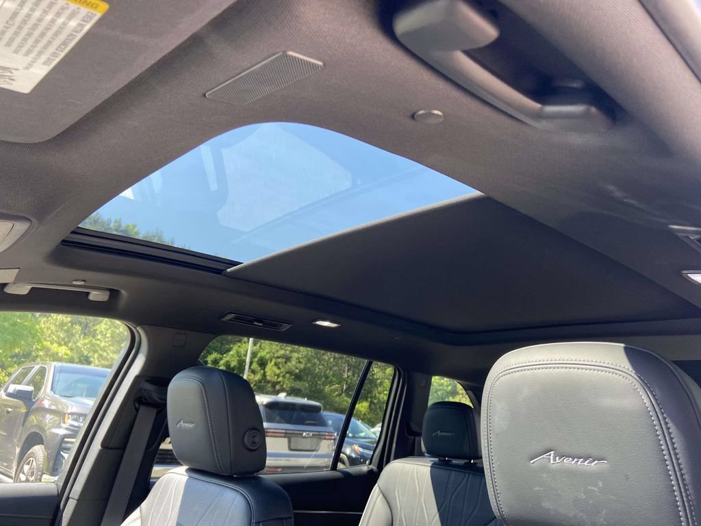 Used 2025 Buick Enclave Avenir w/ Super Cruise Package FWD image 23
