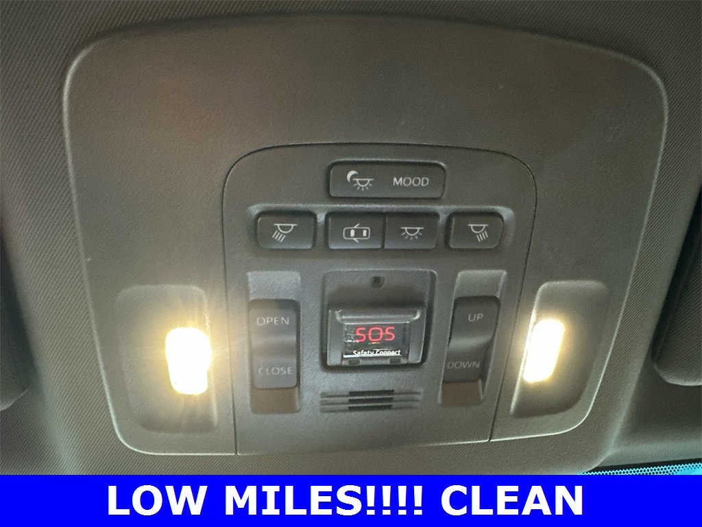 Used 2019 Toyota Avalon Limited image 32