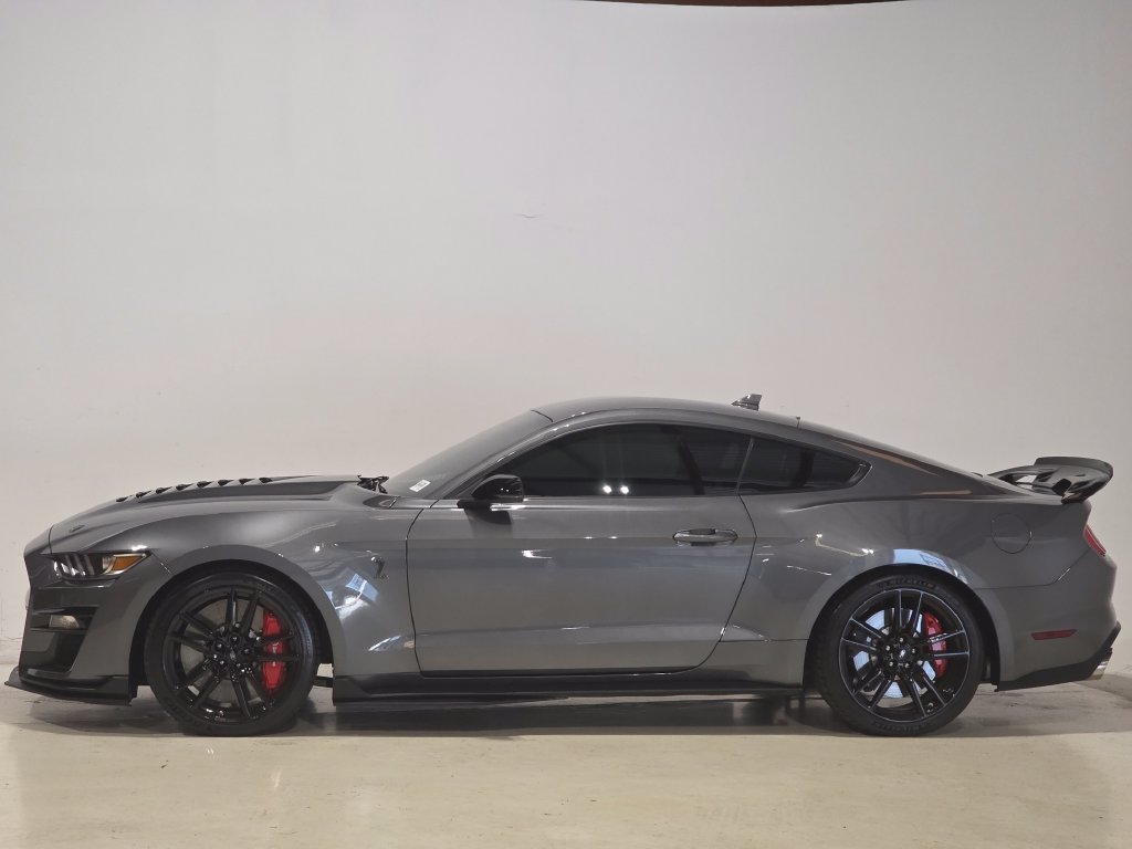 Used 2022 Ford Mustang Shelby GT500 w/ Technology Package RWD image 3