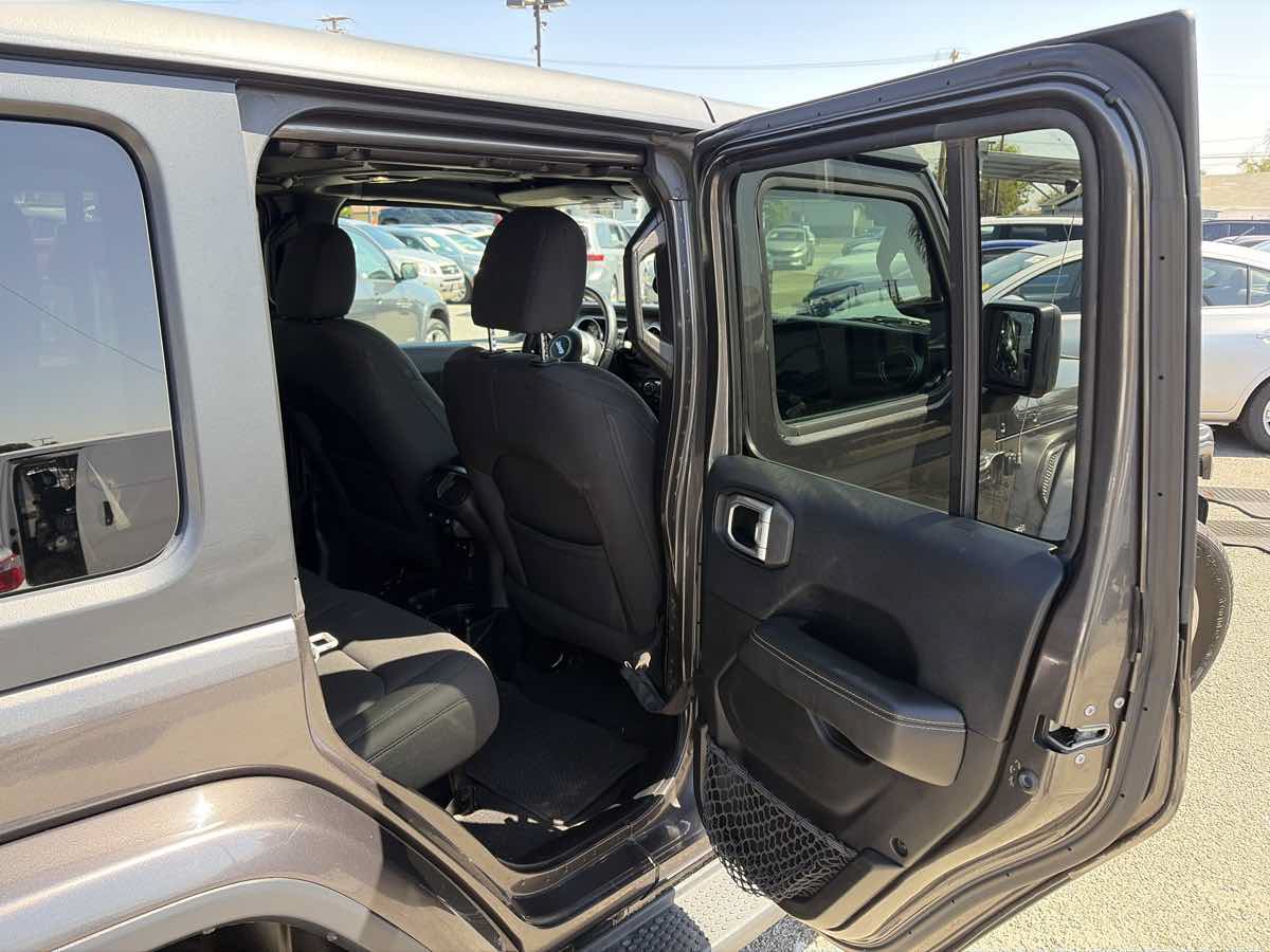 Used 2019 Jeep Wrangler Unlimited Sahara AWD/4WD image 20