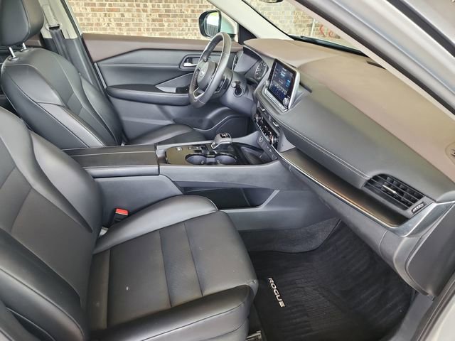 Used 2023 Nissan Rogue SV w/ SV Premium B Package image 12