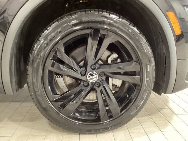 Certified 2023 Volkswagen Tiguan SE R-Line AWD/4WD image 24
