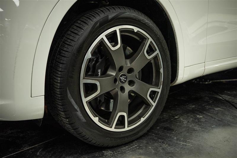 Used 2023 Maserati Levante Modena image 3