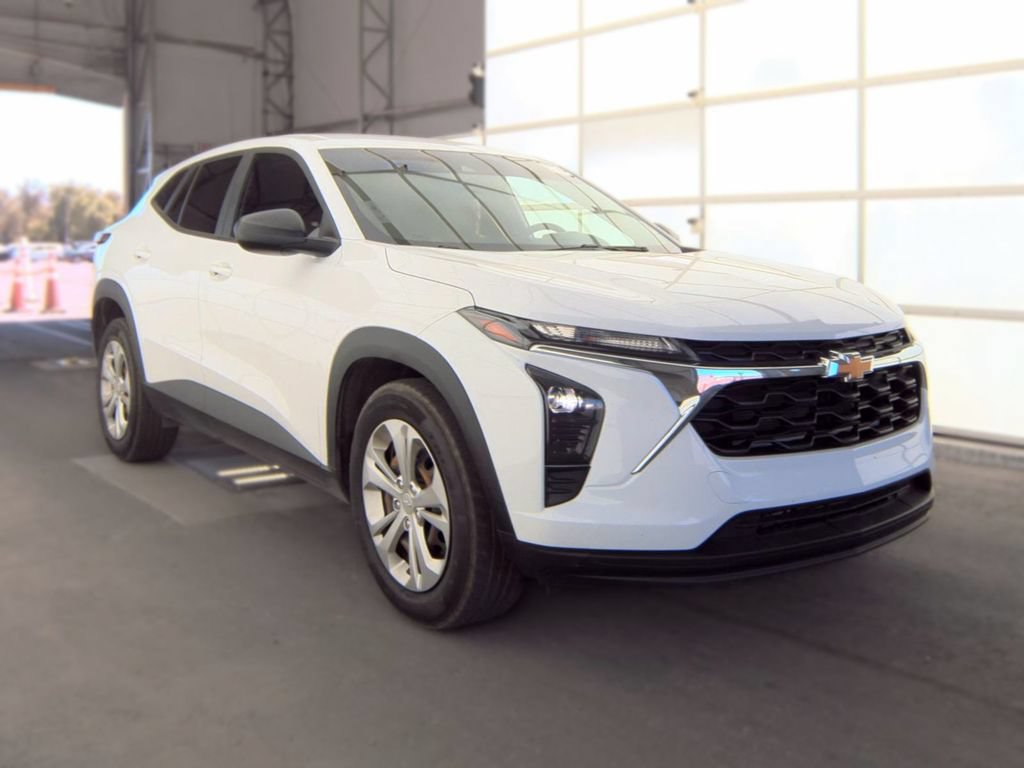Used 2024 Chevrolet Trax LS FWD image 1