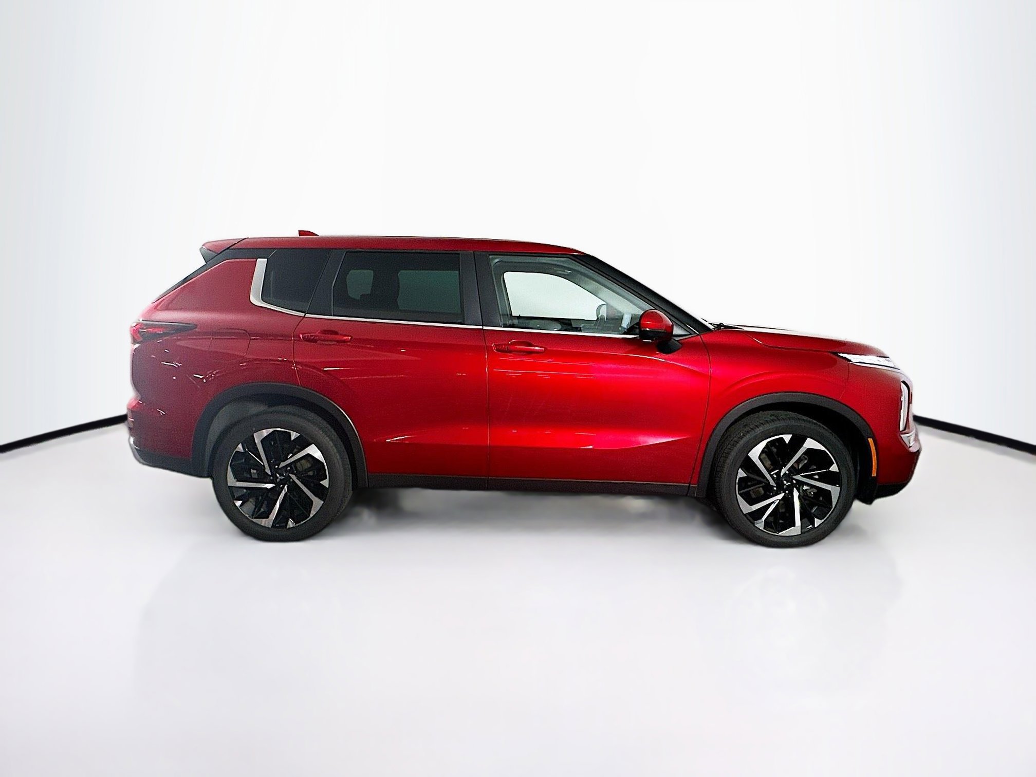Used 2023 Mitsubishi Outlander SE image 10
