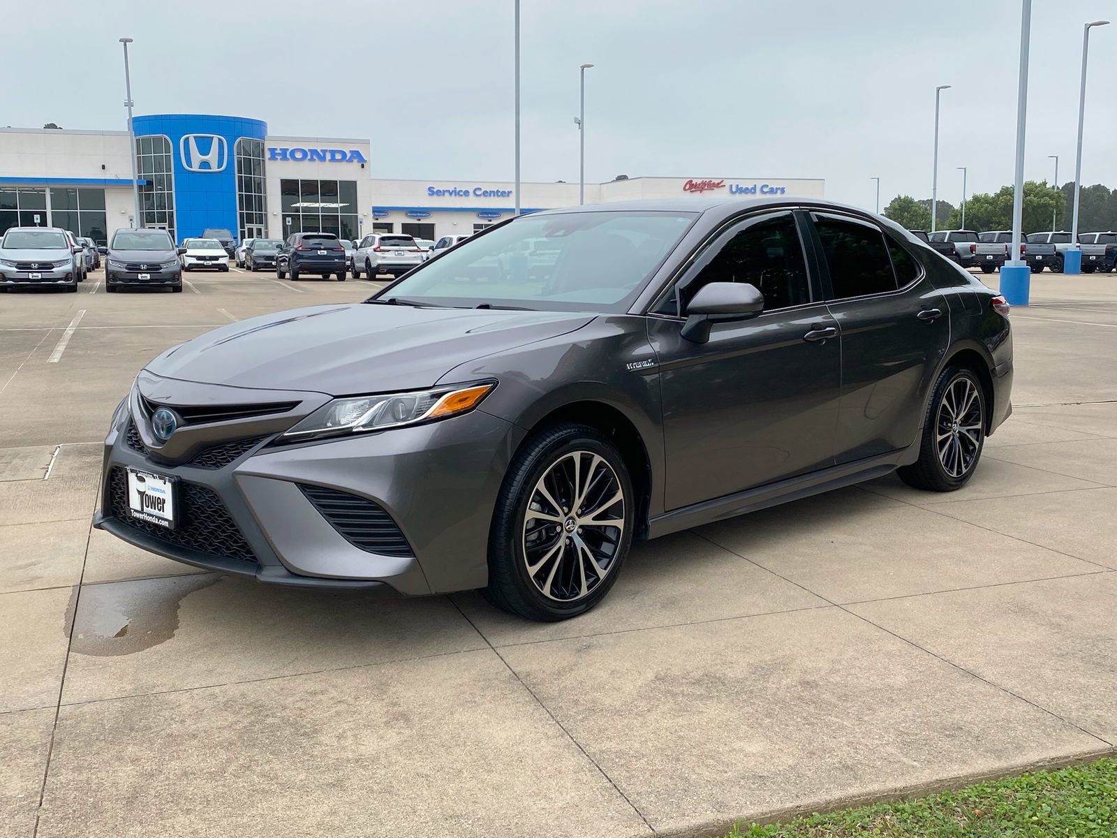 Used 2020 Toyota Camry SE FWD image 3