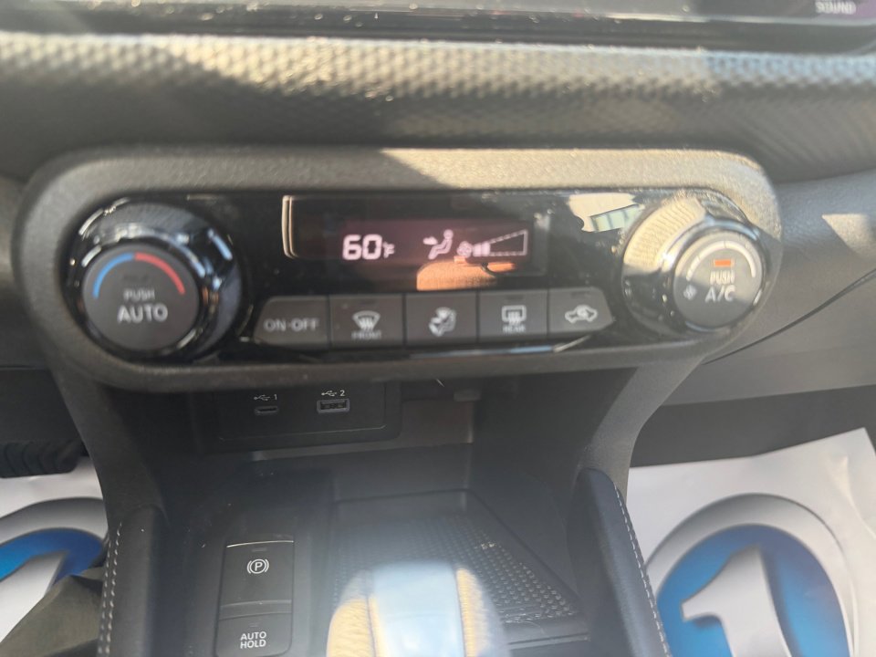 Used 2022 Nissan Kicks SV w/ Interior Electronics Package FWD image 18