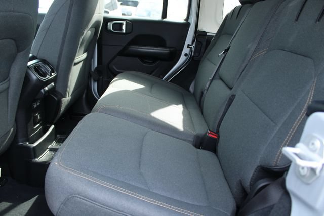 Used 2024 Jeep Wrangler Unlimited Sahara AWD/4WD image 39