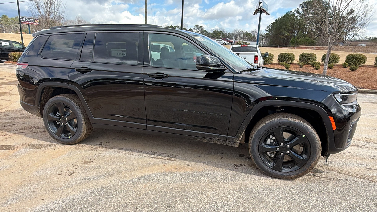 New 2026 Jeep Grand Cherokee L Limited w/ Limited Altitude Package AWD/4WD image 7