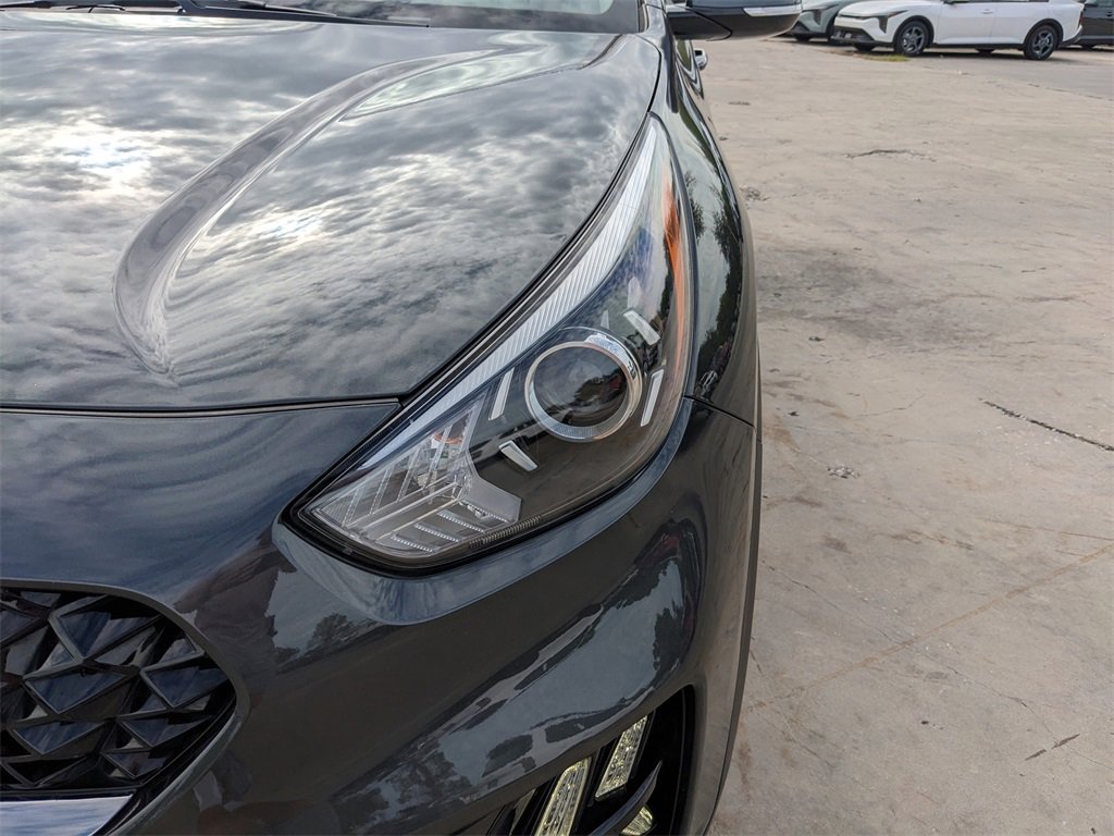 Certified 2022 Kia Niro EX image 11