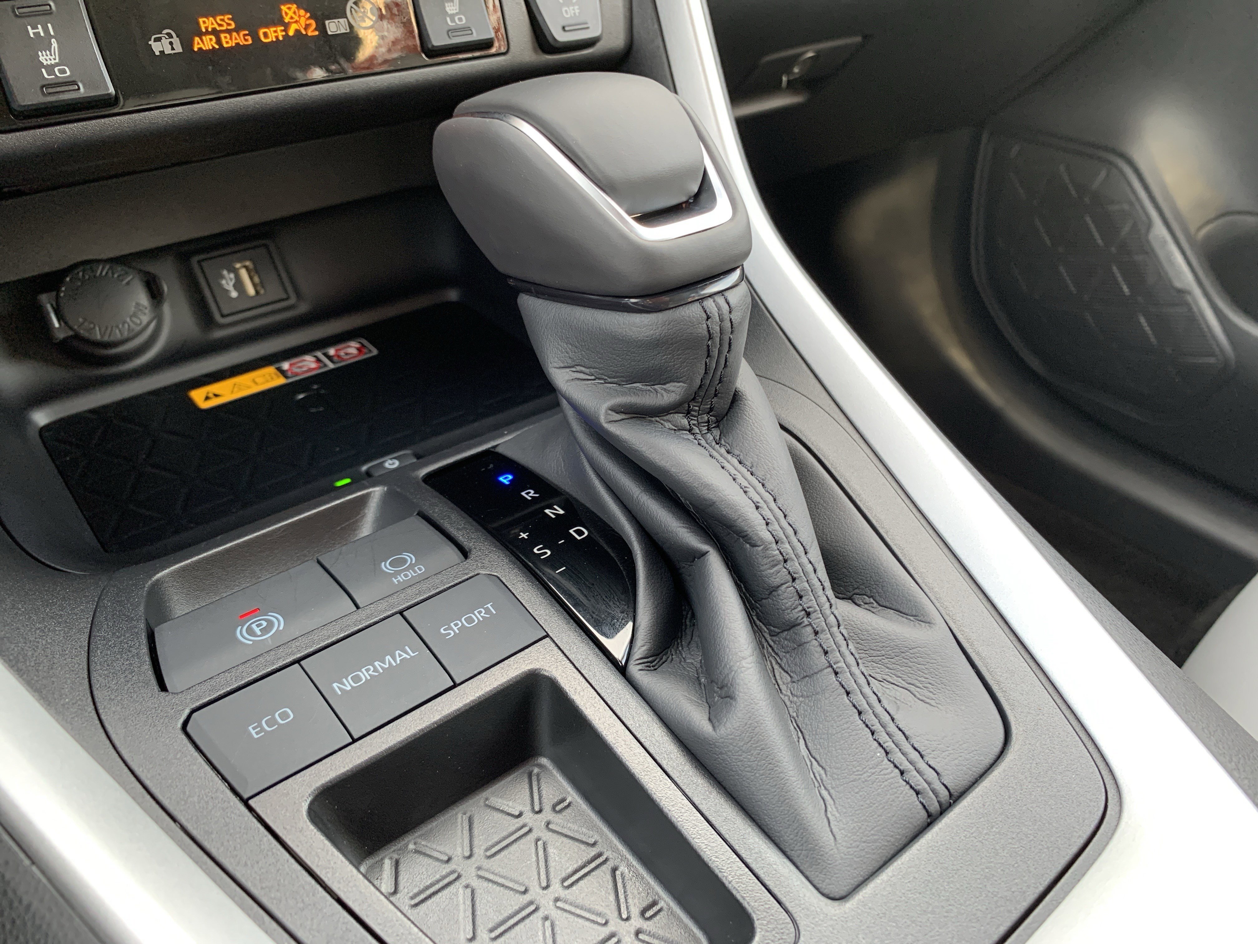 Used 2025 Toyota RAV4 XLE Premium image 26