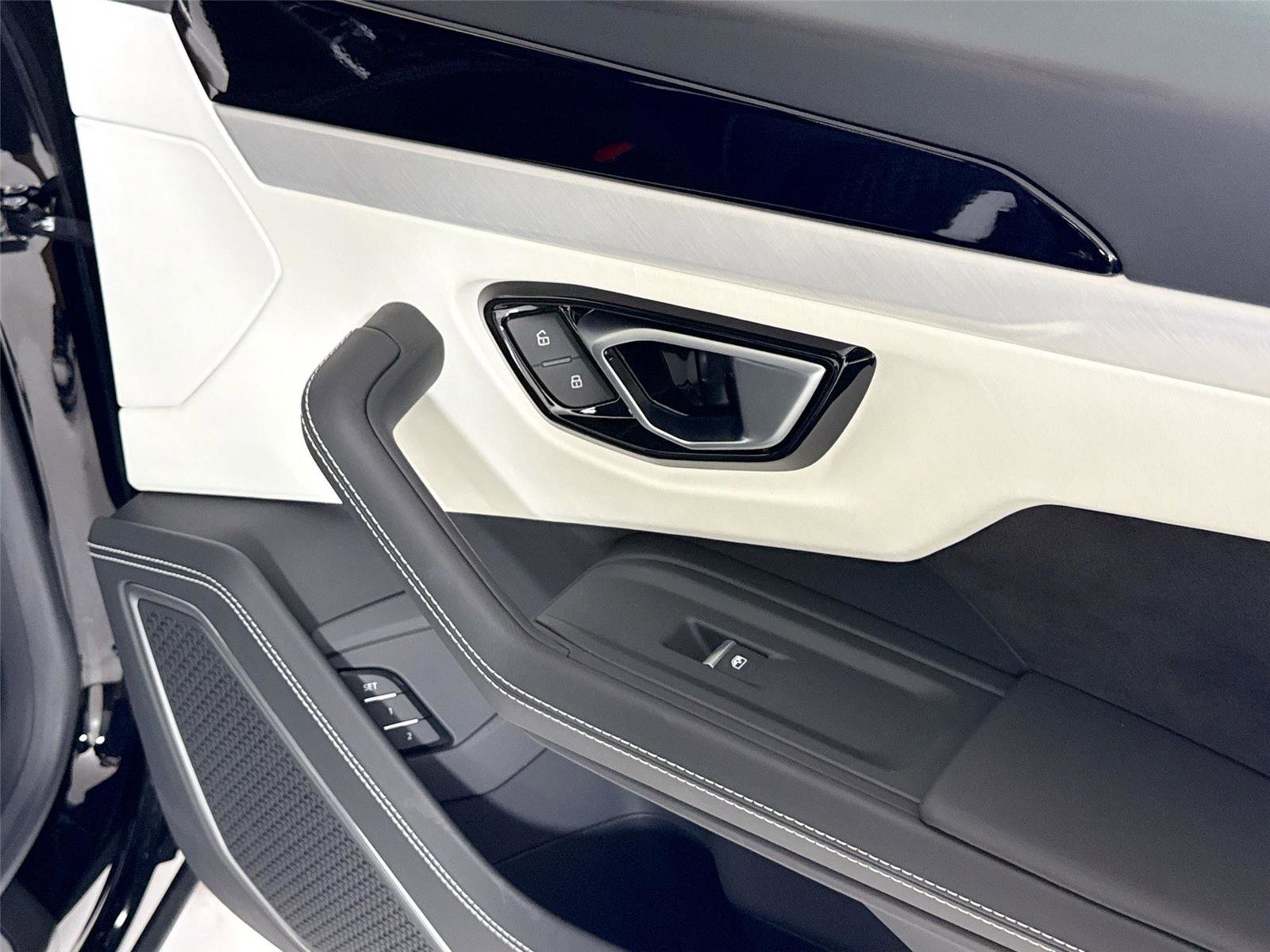 Used 2023 Lamborghini Urus S image 33