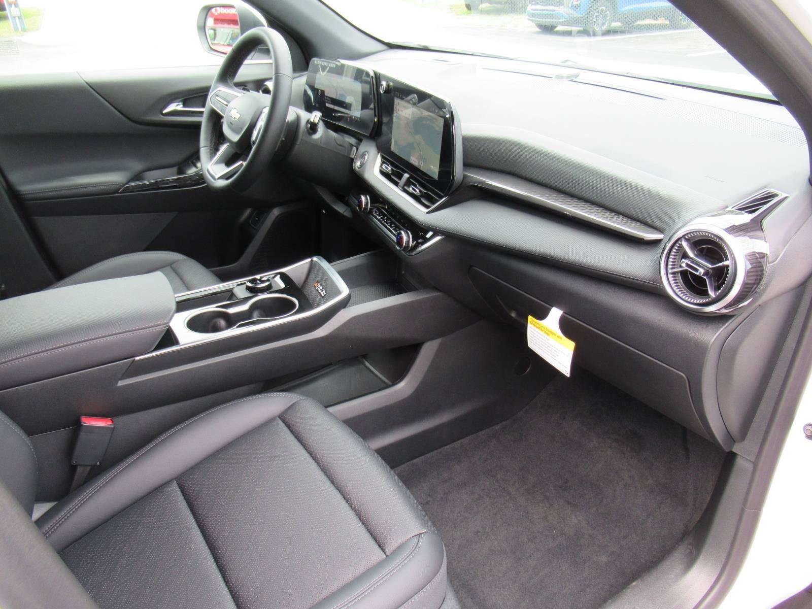 Used 2026 Chevrolet Equinox LT w/ Convenience Package II FWD image 11