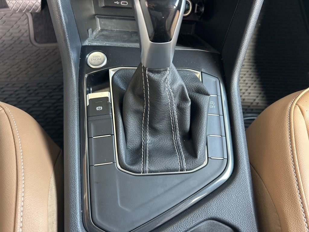 Used 2024 Volkswagen Tiguan SE w/ Panoramic Sunroof Package FWD image 19