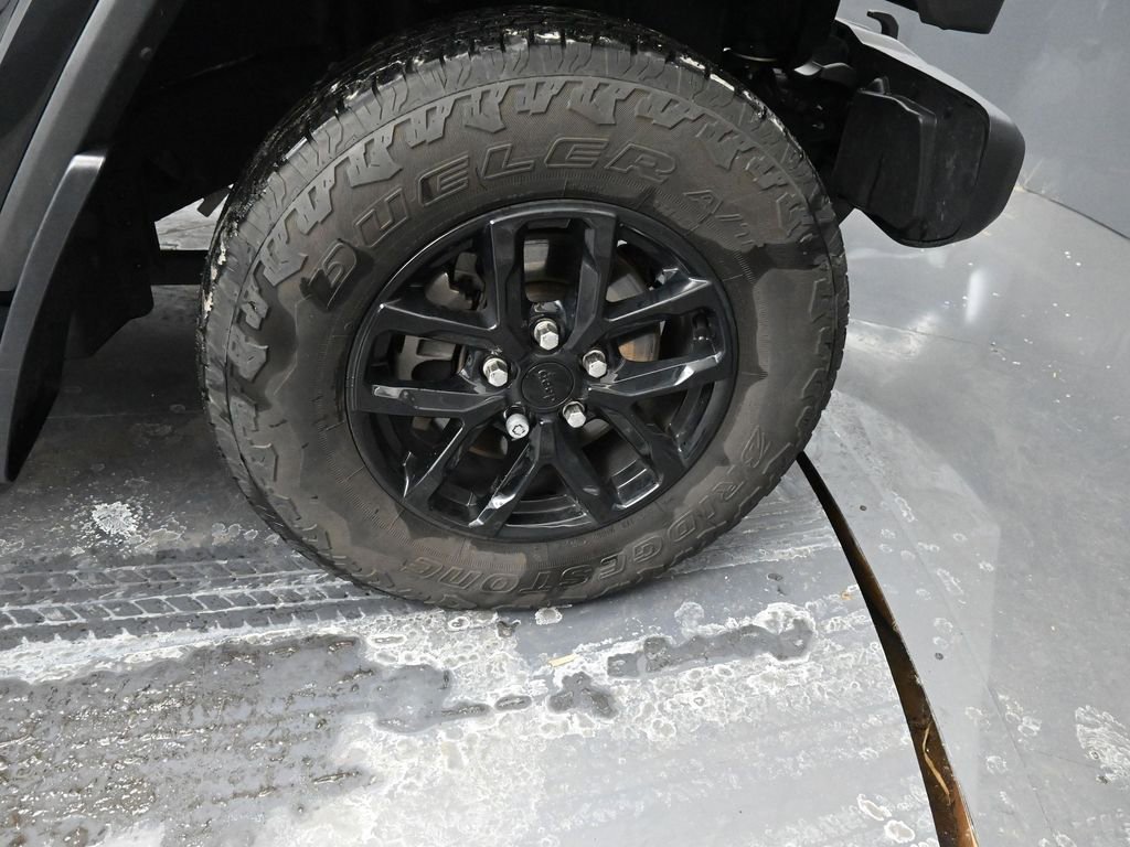Used 2023 Jeep Gladiator Sport image 18