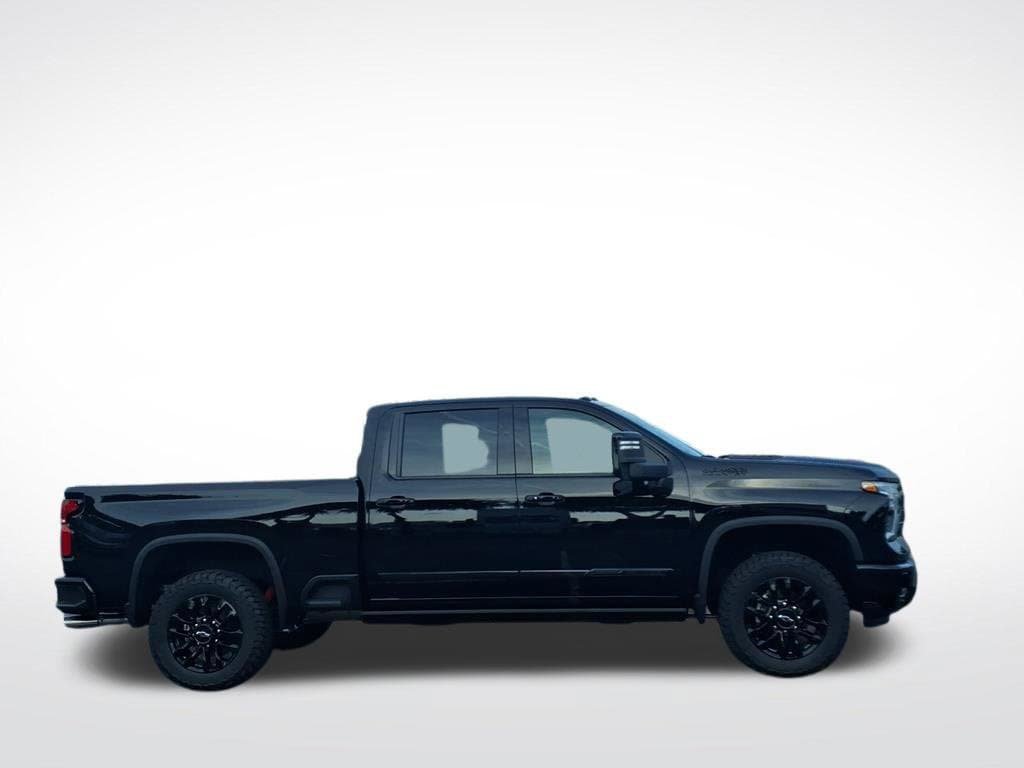 New 2026 Chevrolet Silverado 2500 High Country w/ Midnight Edition AWD/4WD image 2