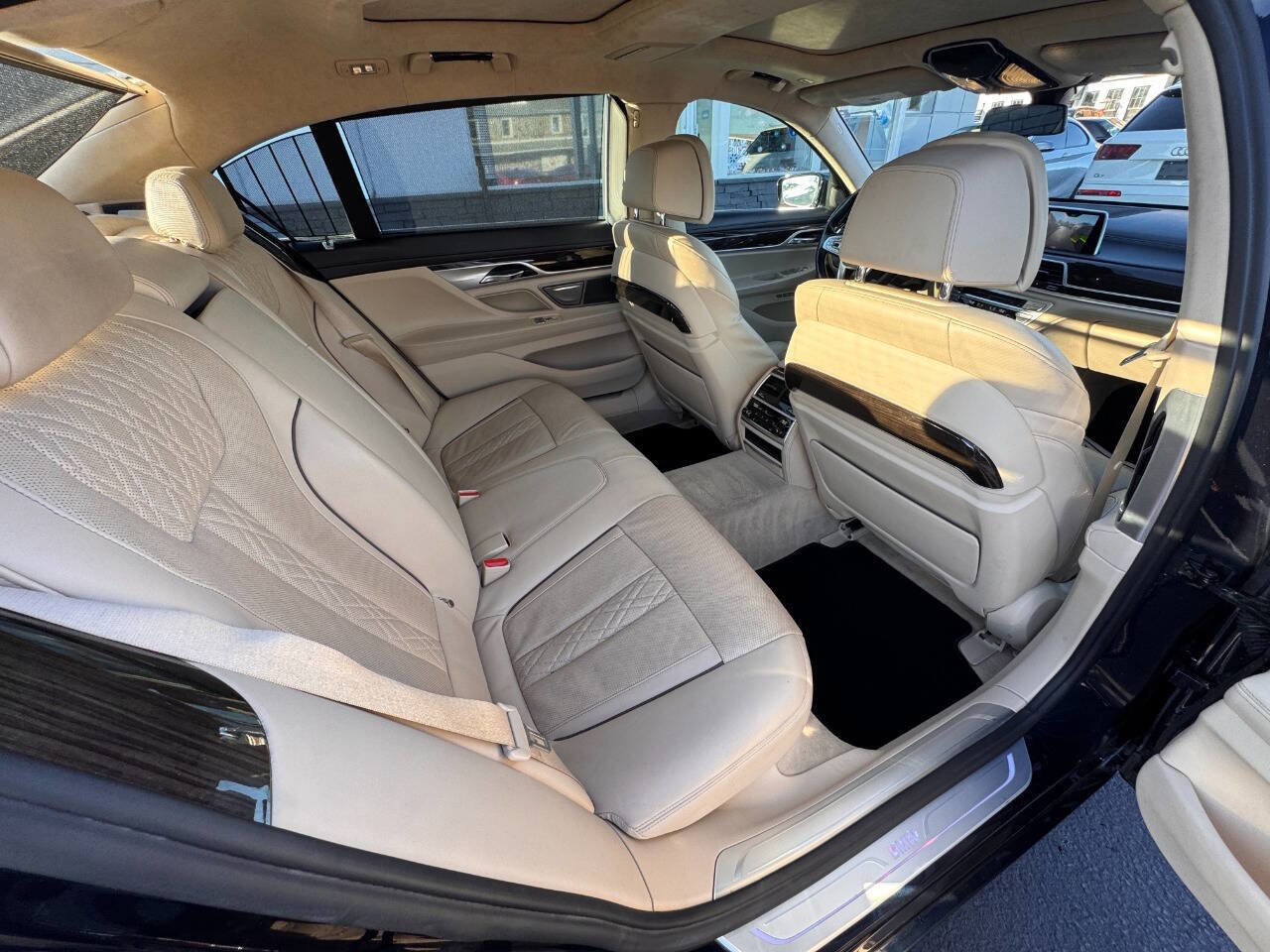 Used 2016 BMW 750i xDrive AWD/4WD image 15