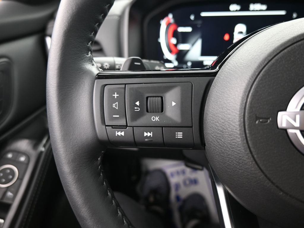 Used 2024 Nissan Rogue SL w/ SL Premium Package image 16