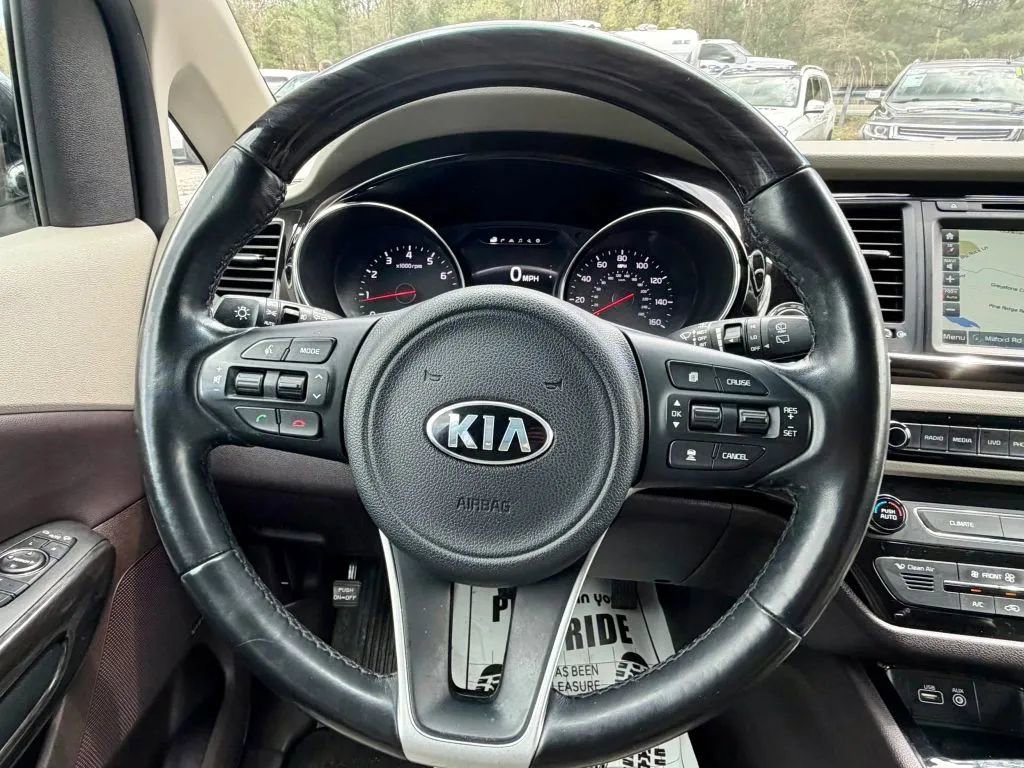 Used 2018 Kia Sedona SX Limited image 21