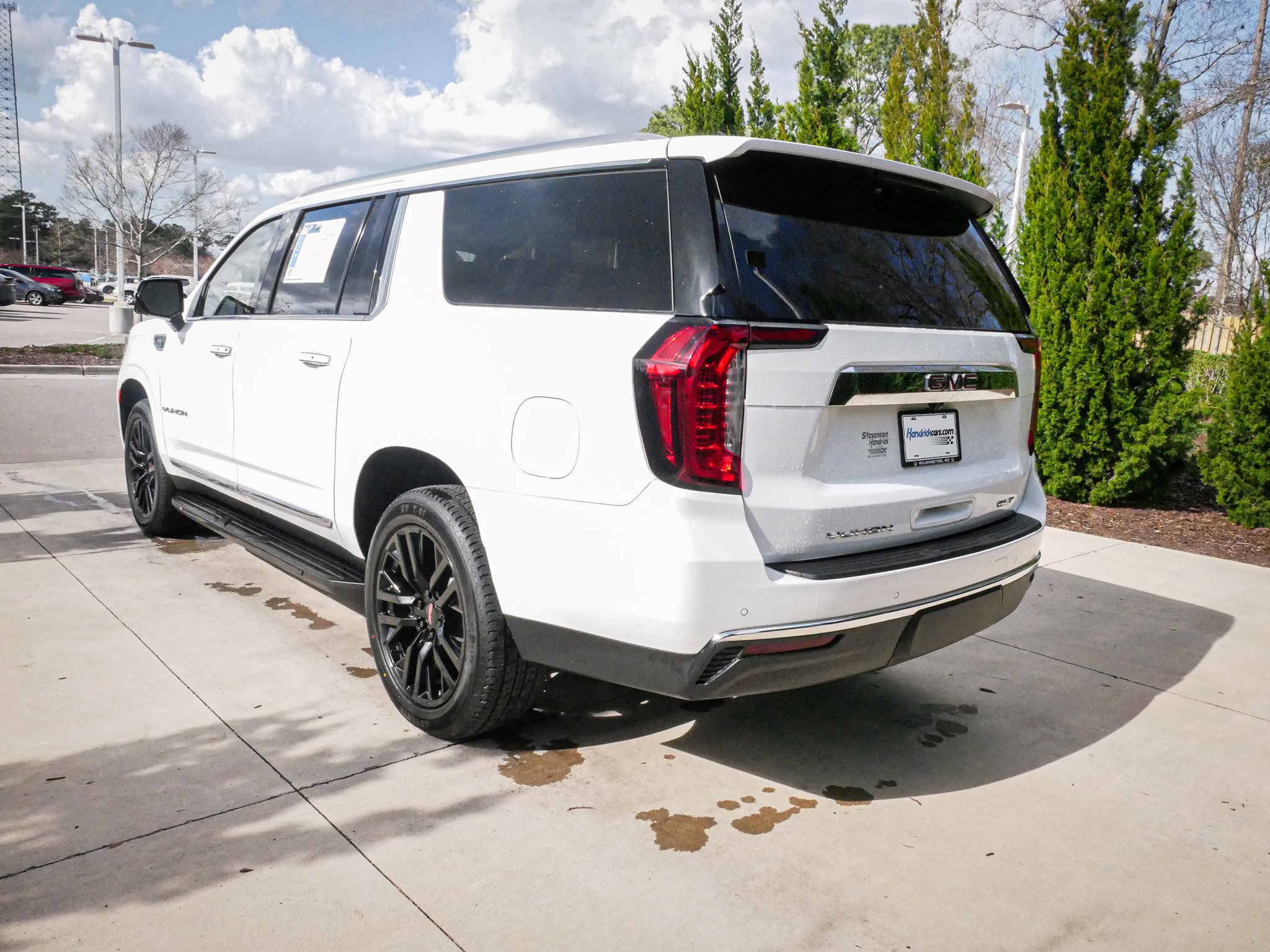 Used 2023 GMC Yukon XL SLT AWD/4WD image 8