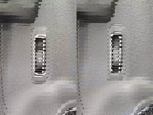 Certified 2025 Mercedes-Benz GLB 250 4MATIC image 70