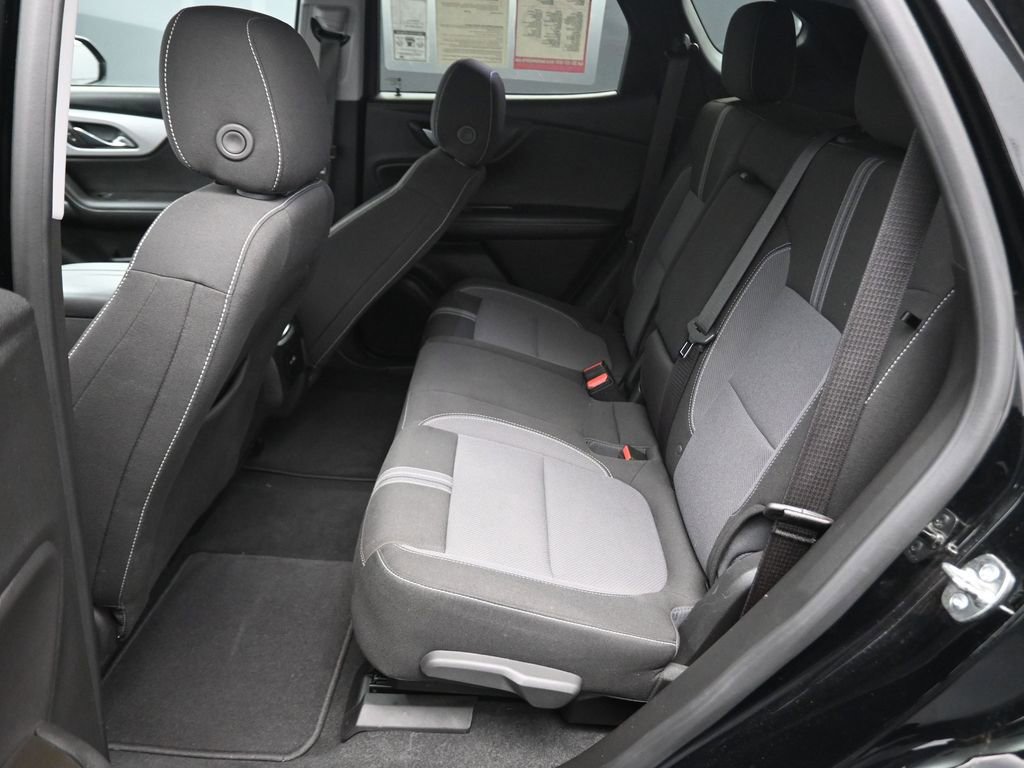 Used 2025 Chevrolet Blazer LT FWD image 12