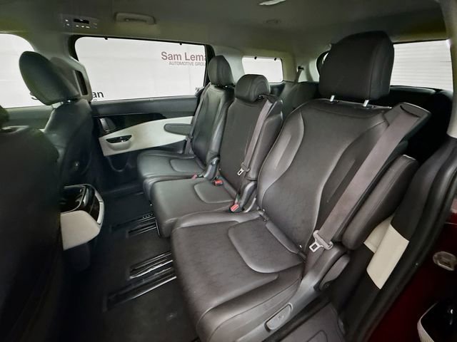 Used 2022 Kia Carnival EX image 24
