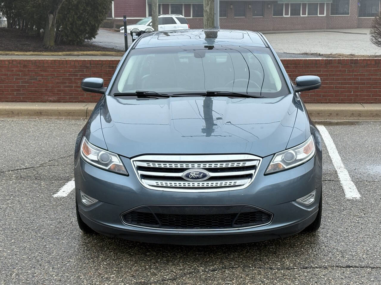 Used 2010 Ford Taurus SHO image 5