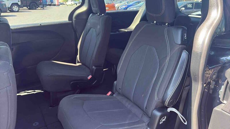 Used 2020 Chrysler Pacifica Touring w/ S Appearance Package FWD image 19