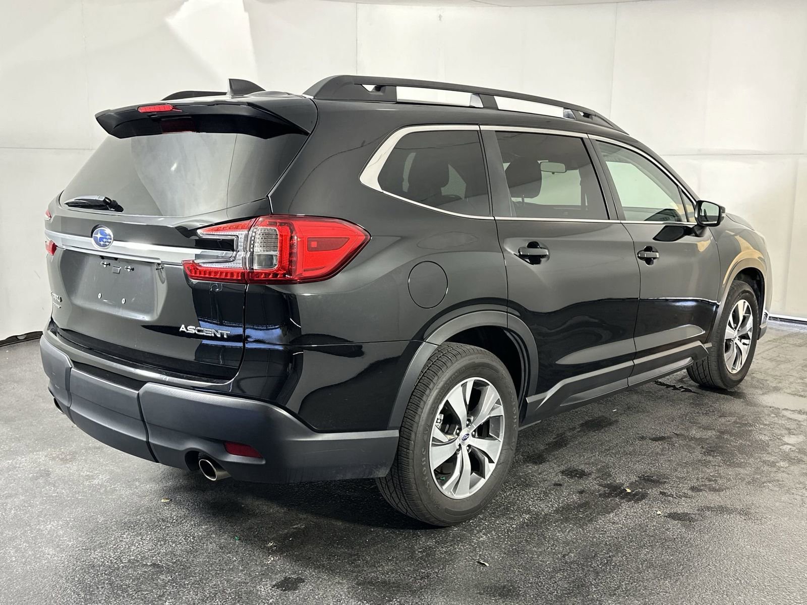Used 2023 Subaru Ascent Premium image 8