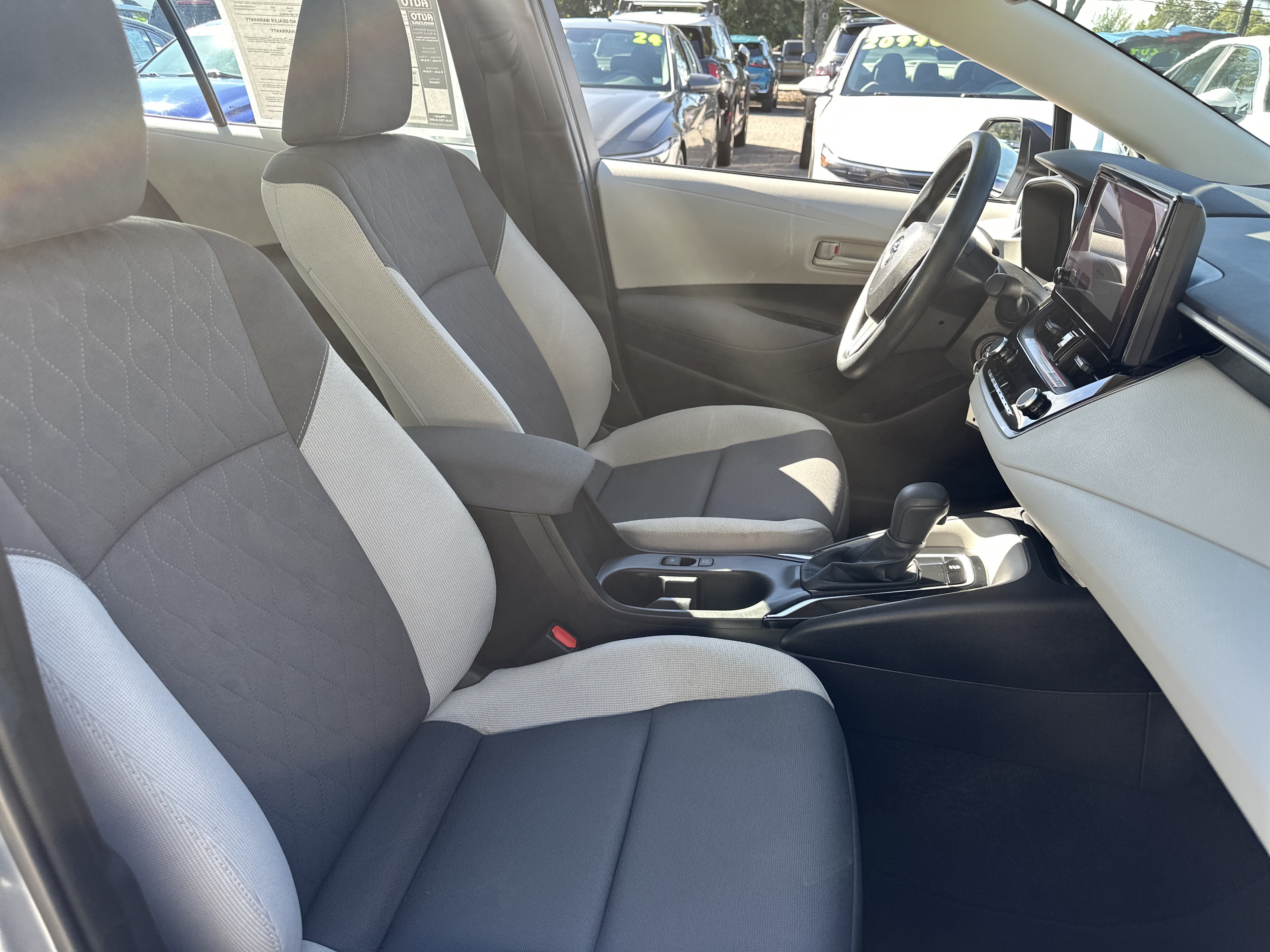 Used 2025 Toyota Corolla LE FWD image 13